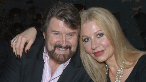 derryn hinch spouse